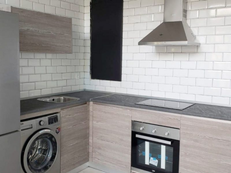 Cocina de loft reformada con Cubika