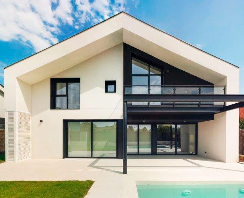 Private house façade in Madrid Norte