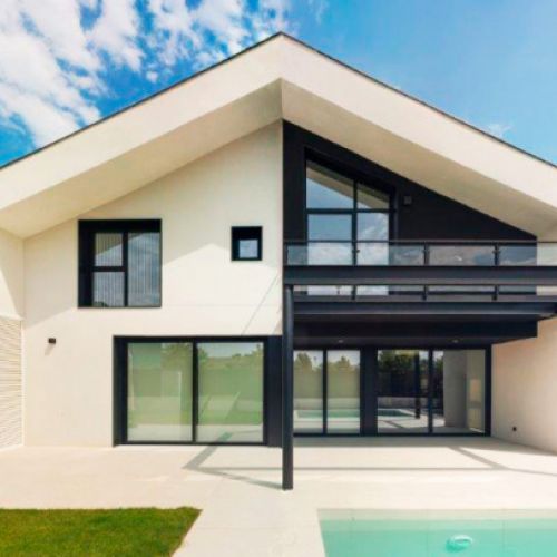 Fassade eines Privathauses in Madrid Norte