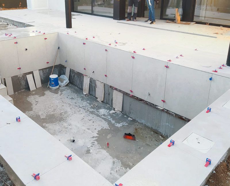 Swimming pool construction and insulation in Madrid Norte.