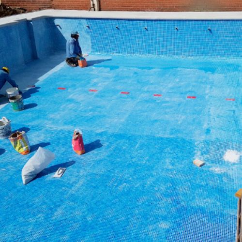 Bau von Schwimmbädern in Madrid Norte.